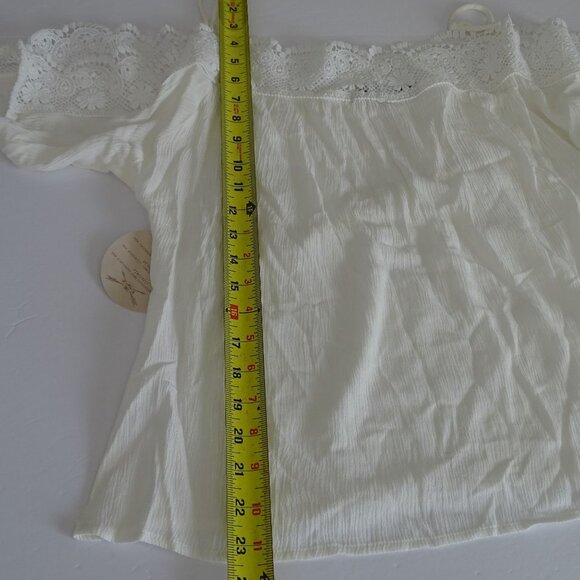 Gypsies and Moondust White Off-Shoulder Lace Trim Top Women Size L Summer FLAW - Picture 8 of 9